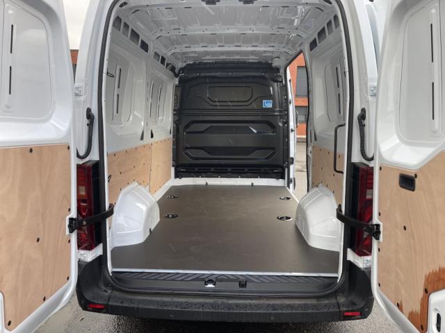 Renault Master image 2