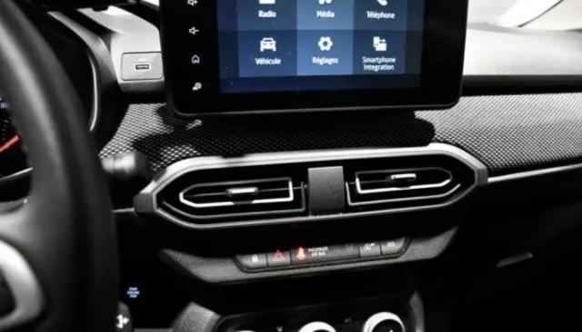 Dacia Sandero image 2