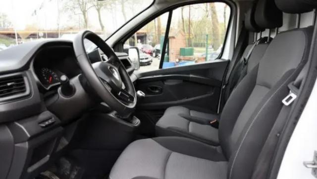 Renault Trafic image 8