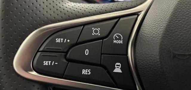Renault Captur image 2