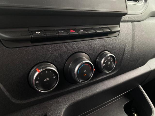 Renault Master image 1