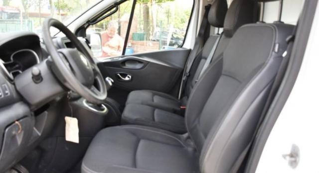 Renault Trafic image 2