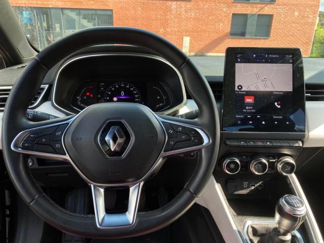 Renault Clio image 2