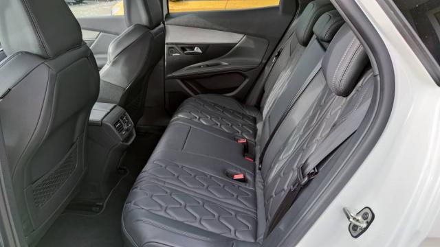 Peugeot 3008 image 2