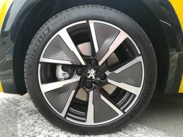 Peugeot 208 image 8