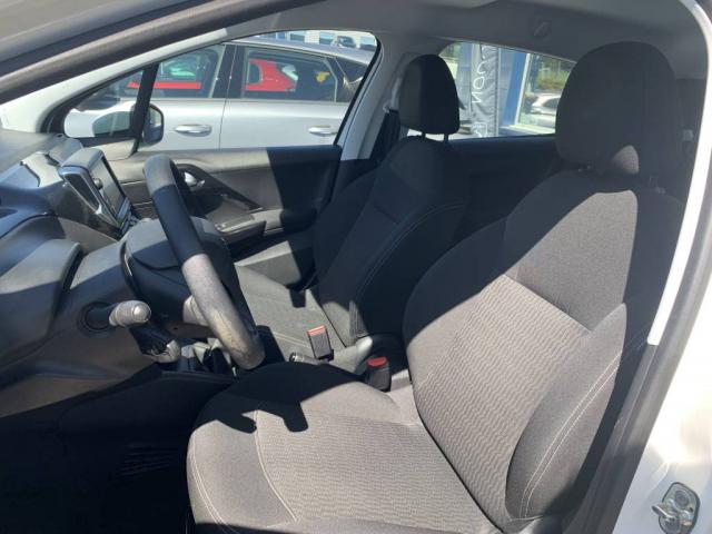 Peugeot 208 image 3