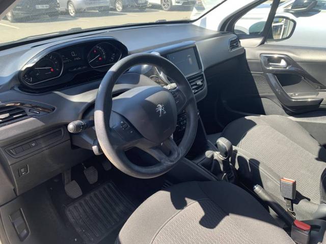 Peugeot 208 image 2