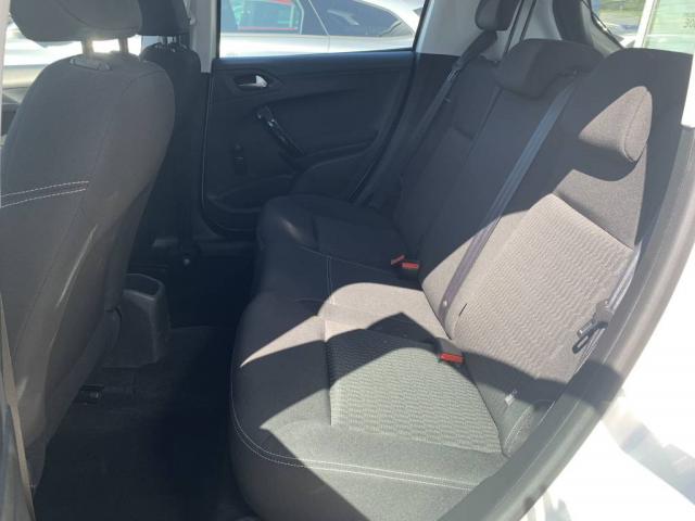 Peugeot 208 image 1
