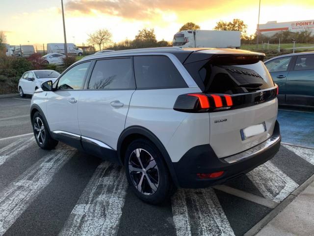 Peugeot 5008 image 2