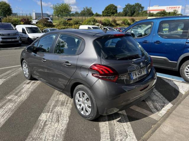 Peugeot 208 image 8