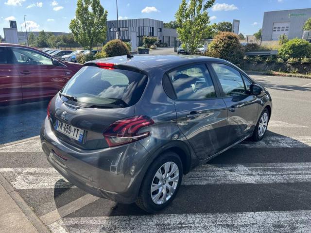 Peugeot 208 image 6