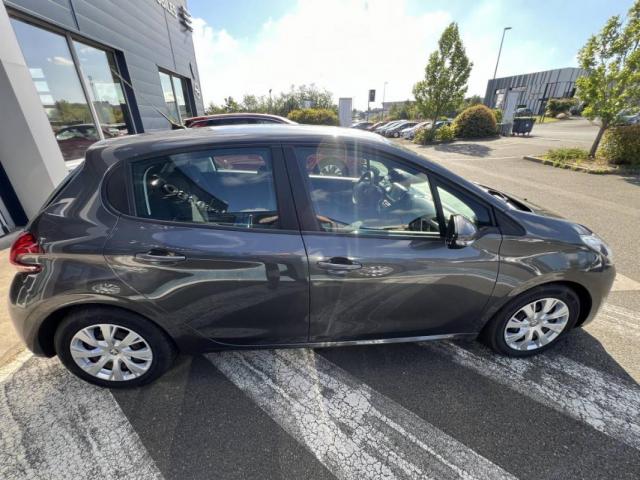 Peugeot 208 image 1