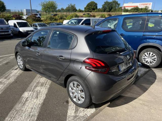 Peugeot 208 image 8