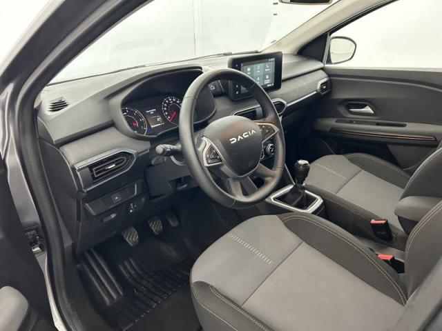 Dacia Jogger image 1