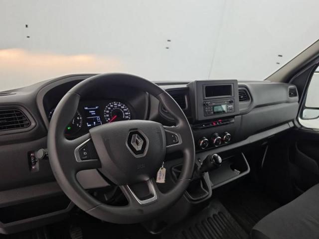 Renault Master image 2