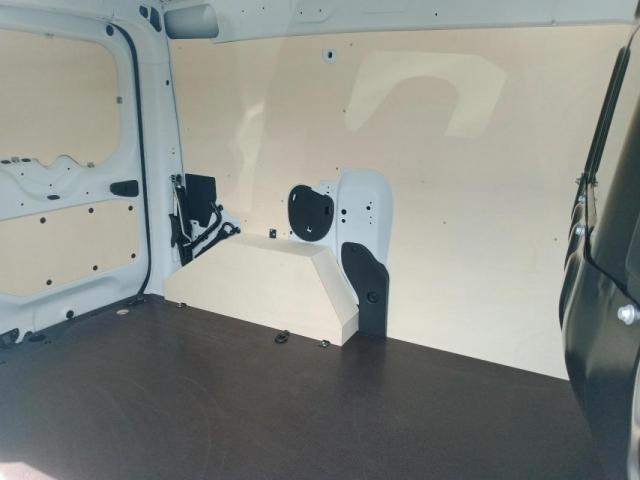 Renault Express Van image 4