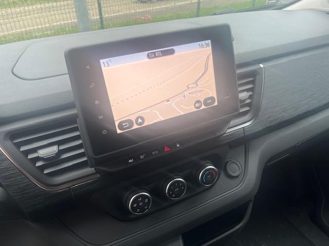 Renault Trafic image 2