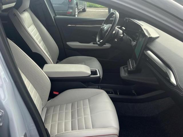 Renault Mégane E-Tech image 9