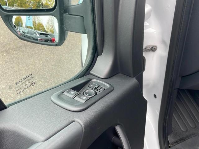 Renault Master image 8