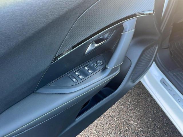 Peugeot 2008 image 1