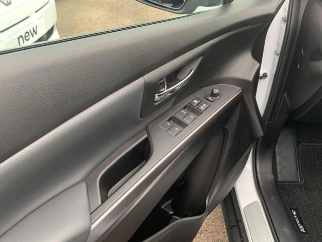 Suzuki S-Cross image 1