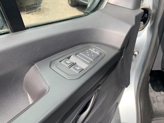 Renault Trafic image 8