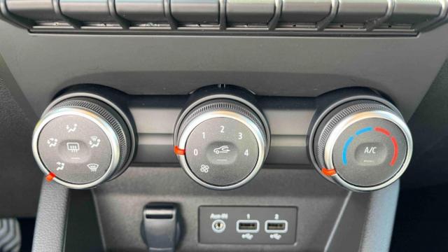 Renault Clio image 8