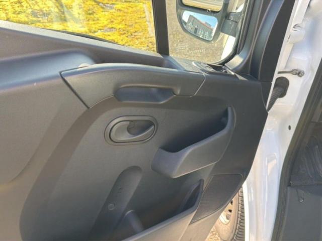 Renault Master image 2