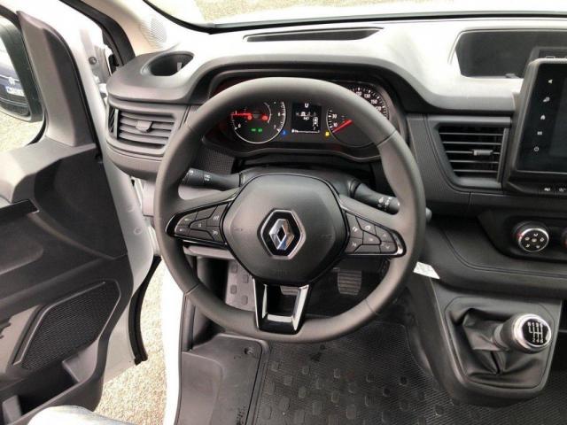Renault Trafic image 2