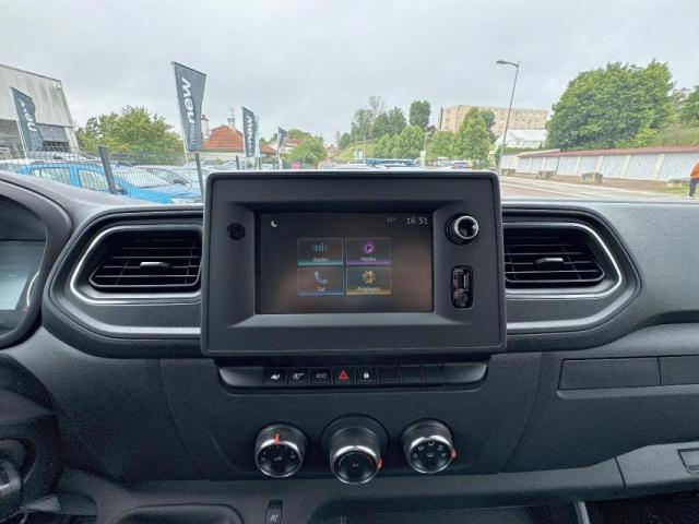 Renault Master image 2