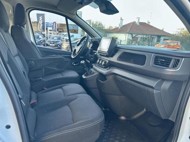 Renault Trafic image 2