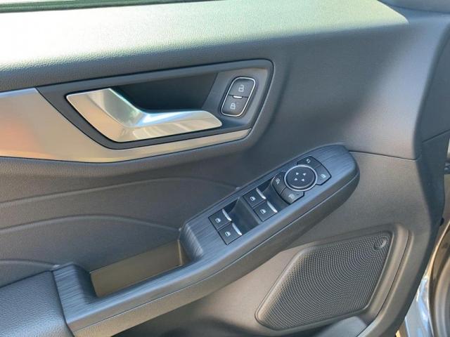 Ford Kuga image 9