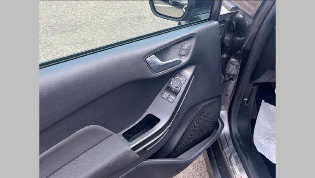 Ford Fiesta image 2
