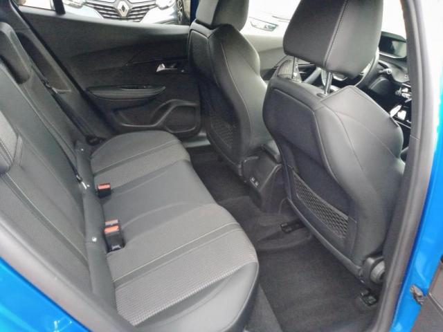 Peugeot 2008 image 8