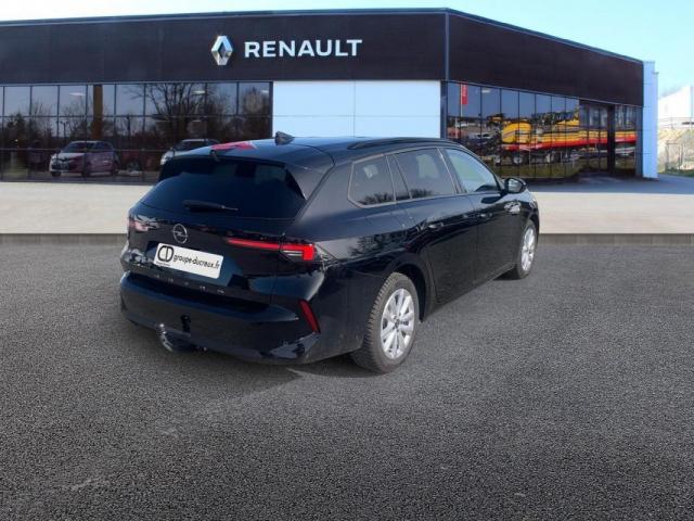 Opel Astra Sports Tourer image 2