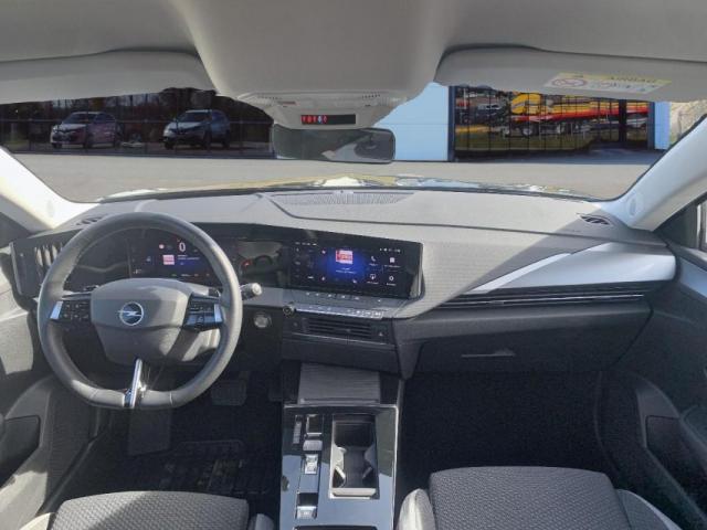 Opel Astra Sports Tourer image 3