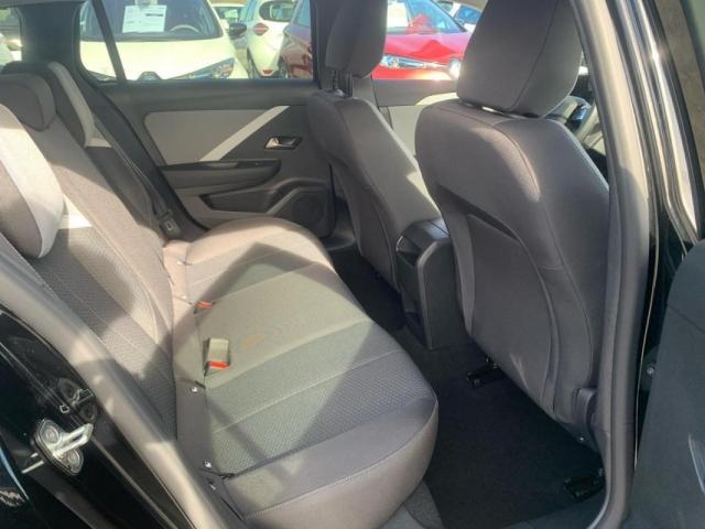 Opel Astra Sports Tourer image 9