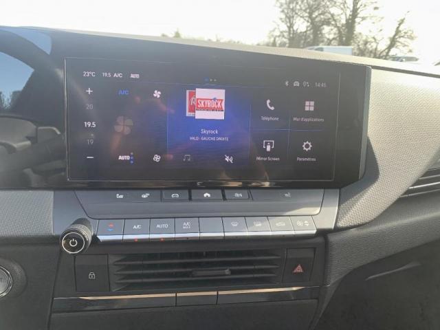 Opel Astra Sports Tourer image 4