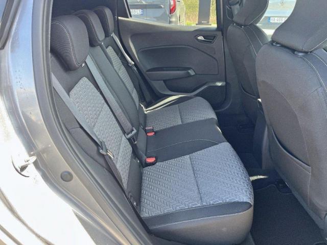 Renault Clio image 2
