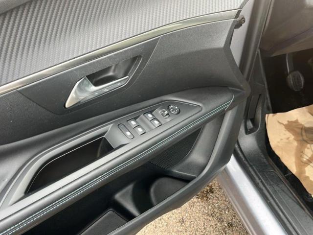 Peugeot 3008 image 8