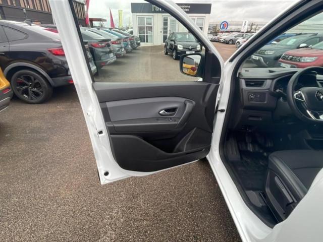 Renault Express Van image 3