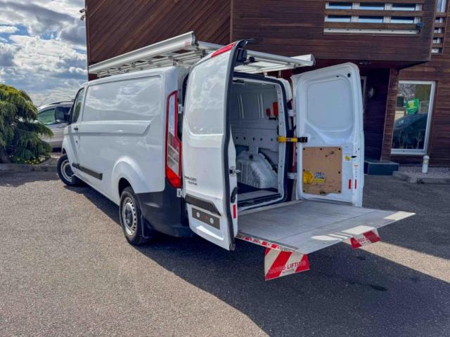 Ford Transit Custom image 2