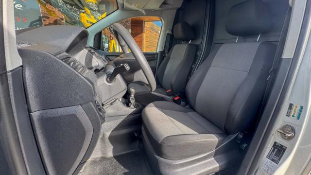 Volkswagen Caddy Van image 8