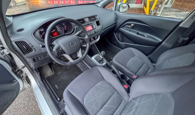 Kia Rio image 5