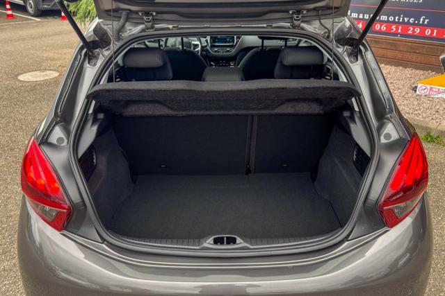 Peugeot 208 image 1