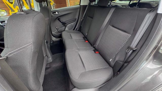 Peugeot 208 image 6