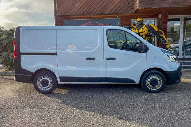 Renault Trafic image 2