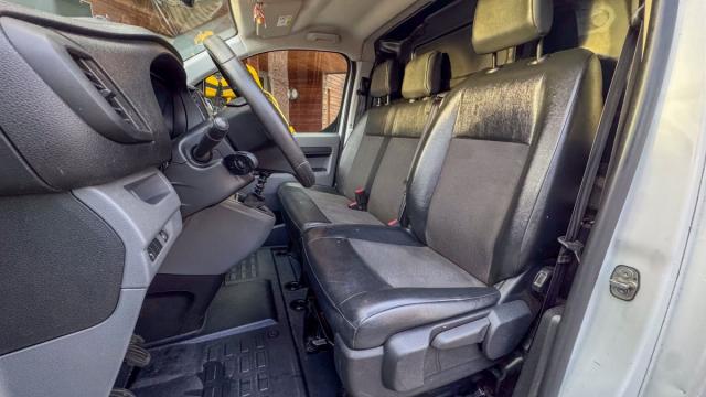 Peugeot Expert image 2