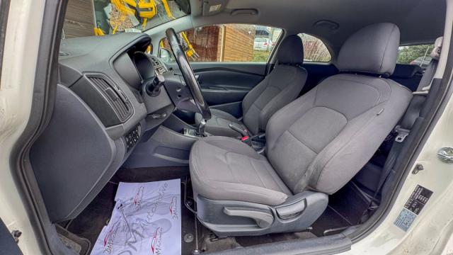 Kia Rio image 4