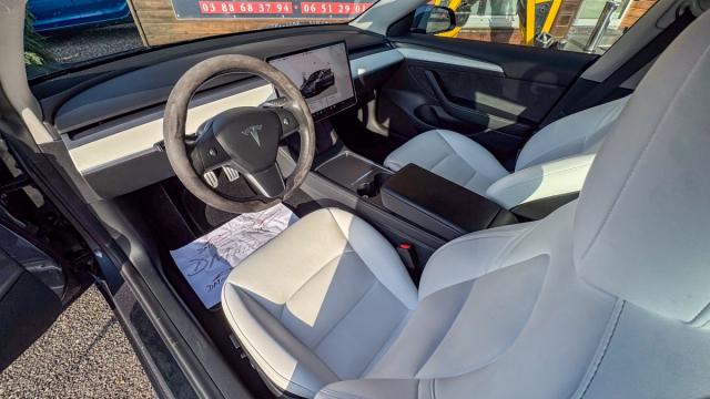 Tesla Model 3 image 2